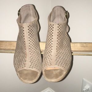 Jessica Simpson Women’s Barri- Open Toed Booties